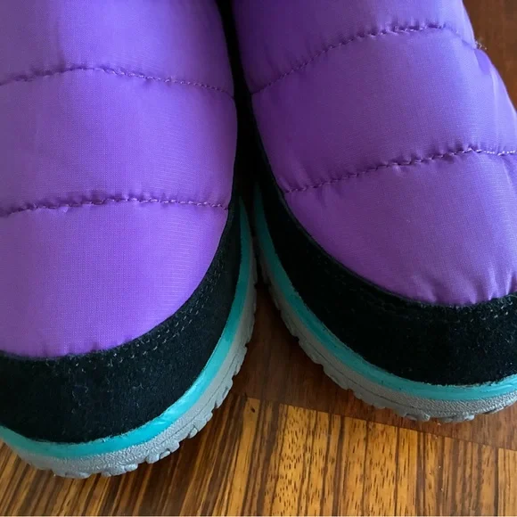 New L.L. Bean Purple and Black Mountain Classic Quilted Booties - Picture 3 of 8
